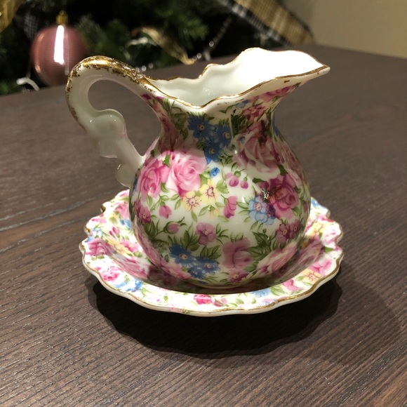 Royal Chintz vintage micro mini pitcher w/saucer - Picture 12 of 12